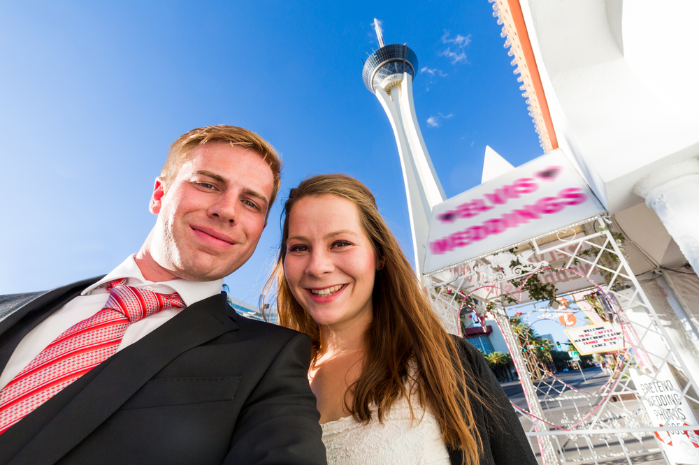 couple getting married in las vegas