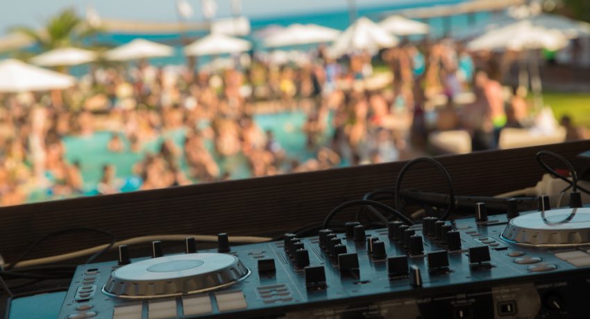 Las Vegas Pool Parties You'll Fall In Love With by Holiday Genie