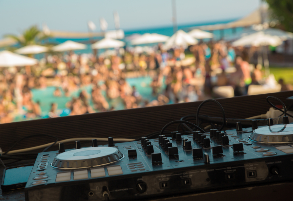 Las Vegas Pool Parties You'll Fall In Love With by Holiday Genie