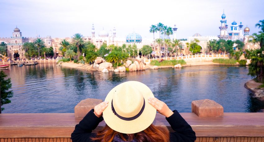 traveller looking at old town orlando